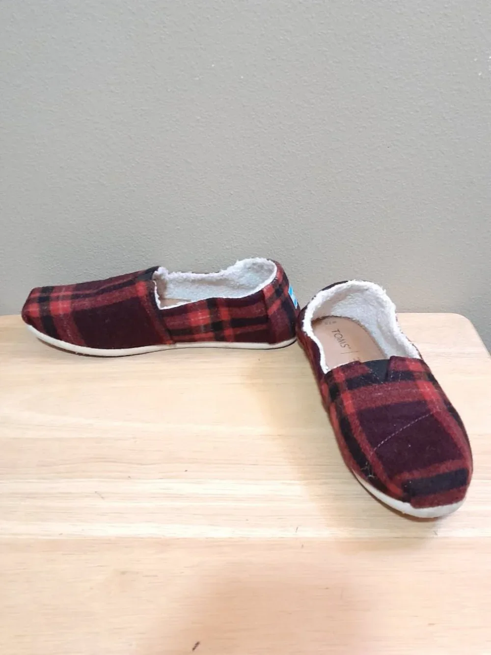 TOMS Alpargata Cozy Slip-On Loafers Red Maroon Plaid Flannel Sherpa Womens 7.5